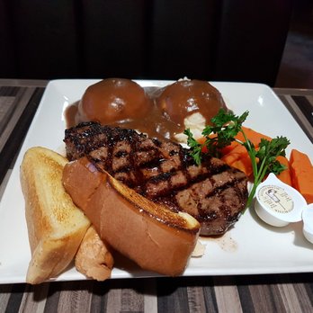 Atlas - Steak with mashed and gravy... (free gravy) - Pizza Near Me - Calgary, Alberta