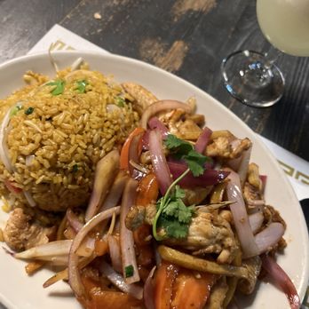 Flor De Mayo - Lomo Saltado (Chicken) - Chinese Near Me - New York, New York Flor De Mayo - Lomo Saltado (Chicken) - Chinese Near Me - New York, New York