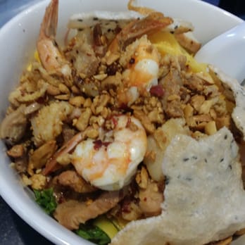Ngự Bình Restaurant - Mi quang with shrimp, pork, and fish cake - Vietnamese Near Me - Westminster, California