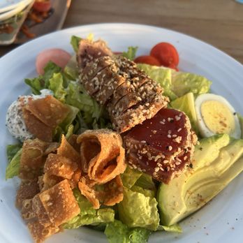 Maui Brewing - Seared tuna salad - Brewpubs Near Me - Lahaina, Hawaii Maui Brewing - Seared tuna salad - Brewpubs Near Me - Lahaina, Hawaii