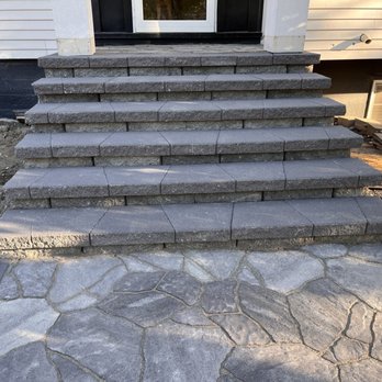 Interlock Hardscape - Front steps and walkway - Landscaping Near Me