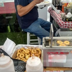 Petey's Mini Doughnuts - Look at those golden nuggets of deliciousness, hot and fresh!