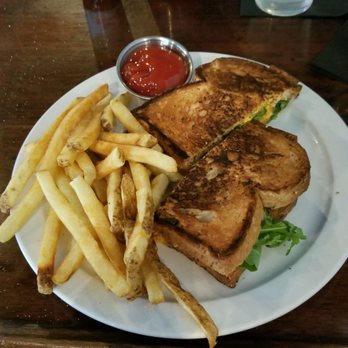 B Matthews Eatery - A lunch masterpiece - New American Near Me - Savannah, Georgia