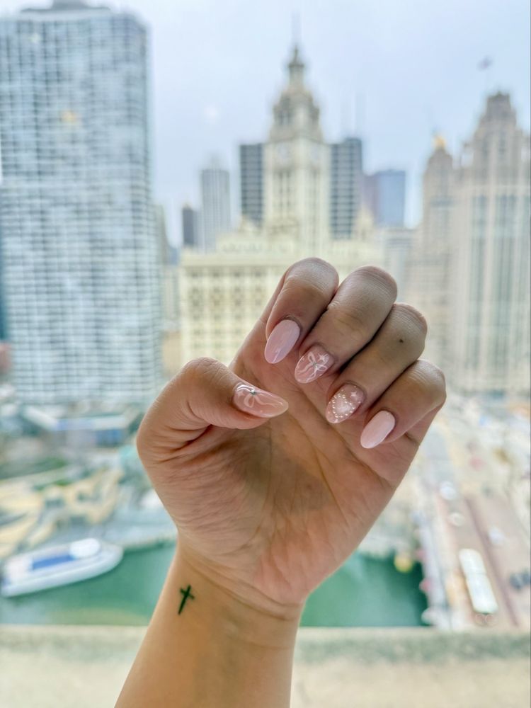 La Vie Nails Logo