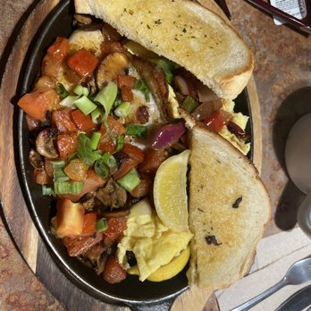 Huckleberry’s Breakfast and Lunch - Breakfast & Brunch Near Me - Elk Grove, California