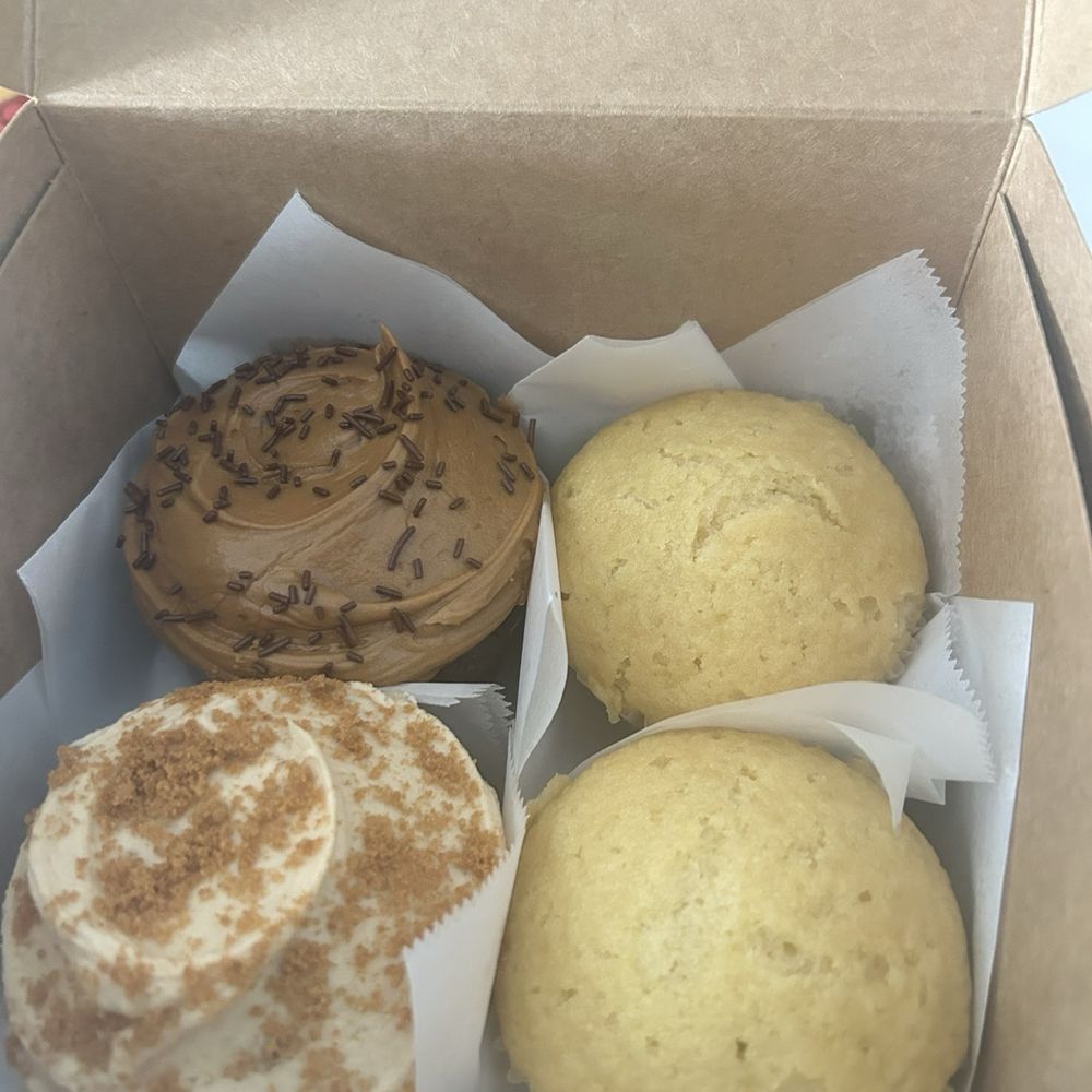 Frosted Cupcakery - Bakeries Near Me - Long Beach, California