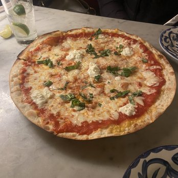 Cafe Fiorello - Margareta pizza - Italian Near Me - New York, New York Cafe Fiorello - Margareta pizza - Italian Near Me - New York, New York