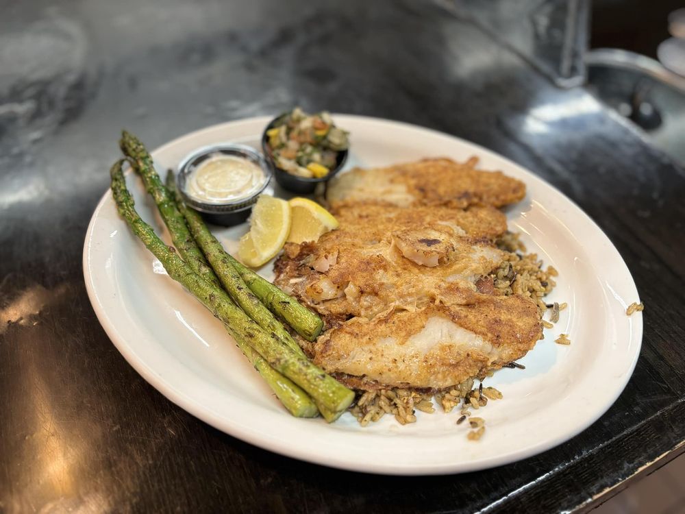 Trios Steakhouse Logo