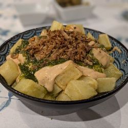 Bendito - Chunky potatoes with sauce