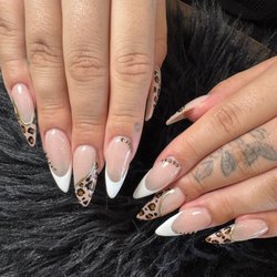 Di Milano Nail Salon - Cheetah French tip gel-x