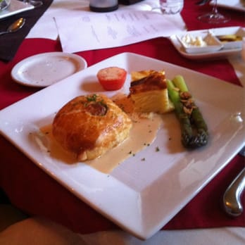Birchfield Manor Inn and Restaurant - King Salmon Wellington. - Hotels Near Me - Yakima, Washington