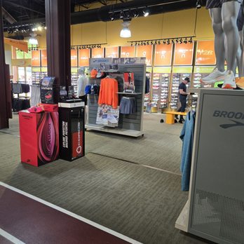 Fit2Run, The Runner's Superstore - Sports Wear Near Me - Tampa, Florida Fit2Run, The Runner's Superstore - Sports Wear Near Me - Tampa, Florida