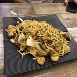 Combination lo mein (replaced with handmade noodles) Combination lo mein (replaced with handmade noodles)