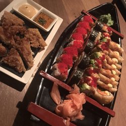 Zaowang - Left : deep fried soft shell crab (not good) Right : Spicy Lobster roll, Soft shell crab futo maki, Sexy roll, Chef's roll (all very good)