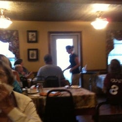 Fox's Pizza Den - Dining room
