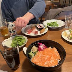 Sushi Maeda - Salmon don, dragon roll, omakase