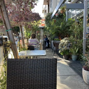 Colapasta Restaurant - patio seating - Italian Near Me - Santa Monica, California
