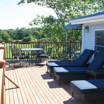 Harbor Landing - Enjoy the sun and a harbor view from our sun deck, as well as a view of Veteran's Memorial Park. - Hotels Near Me - Vineyard Haven, Massachusetts