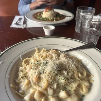 Jake's Famous Crawfish - Seafood fettuccine - Seafood Near Me - Portland, Oregon Jake's Famous Crawfish - Seafood fettuccine - Seafood Near Me - Portland, Oregon
