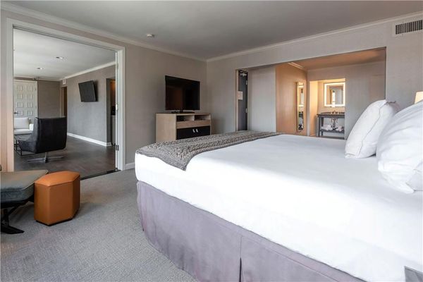 Claridge House Chicago, Tapestry Collection by Hilton by null