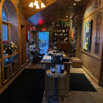 Ann's Italian Restaurant - foyer - Italian Near Me - Hales Corners, Wisconsin