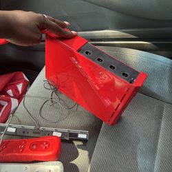 Brooklyn Video Games - The flap that had broken off that I offered to pay for it and send the part to the store. Also, no scratches present.