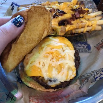 River City Cafe - Cheese lovers burger- the cheese was barely melted - American Near Me - Myrtle Beach, South Carolina