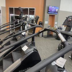 LA Fitness - Pretty much sums up this gym