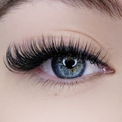 Angel Eyelashes & Nails Studio - 3D Volume