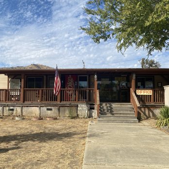 Sequoia RV Park - Run down clubhouse - RV Parks Near Me - Dunlap, California
