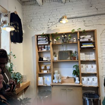 Café Dear Leon - Inside of shop - Cafes Near Me - Baltimore, Maryland Café Dear Leon - Inside of shop - Cafes Near Me - Baltimore, Maryland