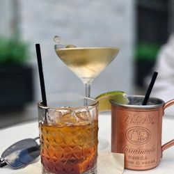 Farina's Supper Club - Drinks on the patio