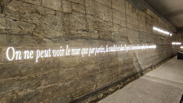 Carrousel du Louvre by null