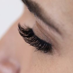 Mardanha's - Luxury lash extensions from Xtreme Lashes