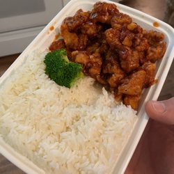 New China - General Tso chicken w/ white rice
