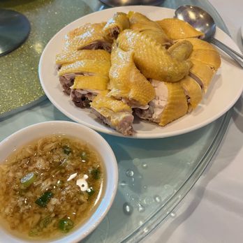 Lucky Dragon 龍圖飯店 - Royal chicken - Cantonese Near Me - Houston, Texas