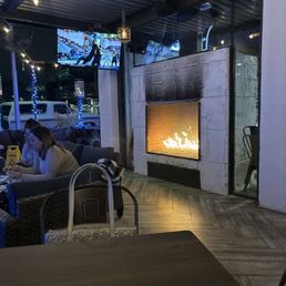 Cozy Inside/Outside Patio w/ Heaters everywhere!