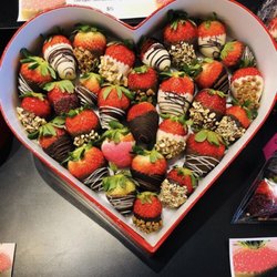 Rocky Mountain Chocolate Factory - Chocolate dipped strawberries