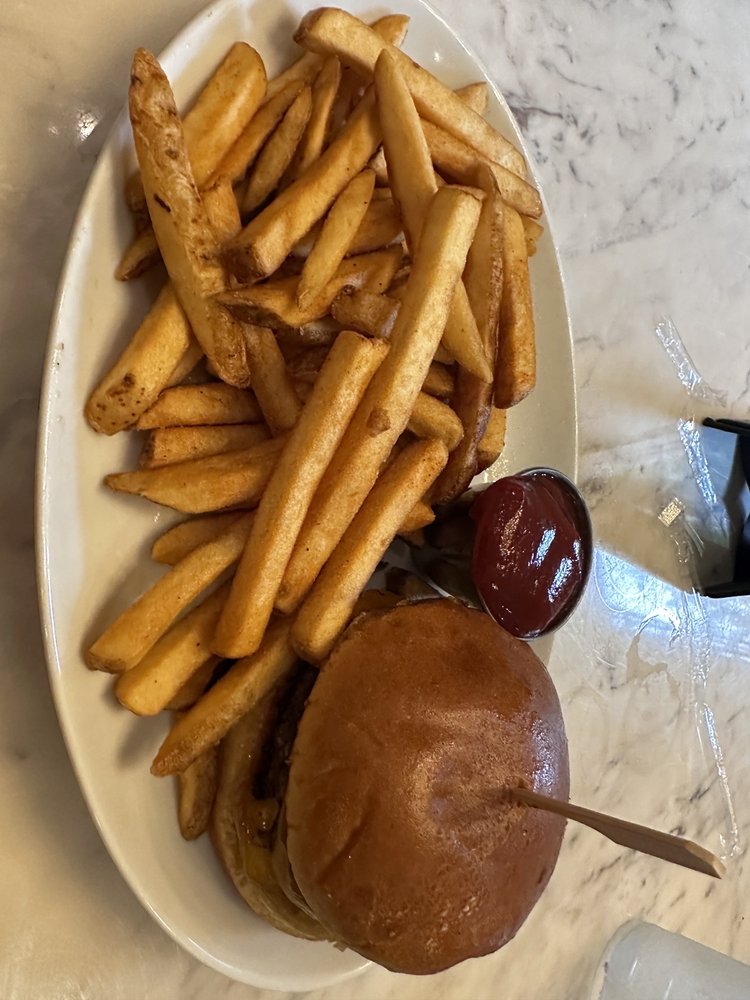 THE CLOAKROOM KITCHEN & BAR Updated August 2024 36 Photos & 20