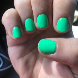 Roughness and lots of streaks from painting so many layers without fully drying inbetween. Fiber in pinky nail Roughness and lots of streaks from painting so many layers without fully drying inbetween. Fiber in pinky nail