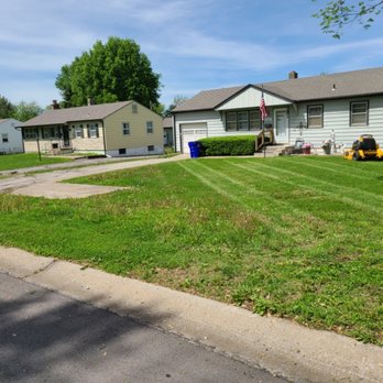 Reynolds Lawn Care - Snow Removal Near Me - Grandview, Missouri Reynolds Lawn Care - Snow Removal Near Me - Grandview, Missouri