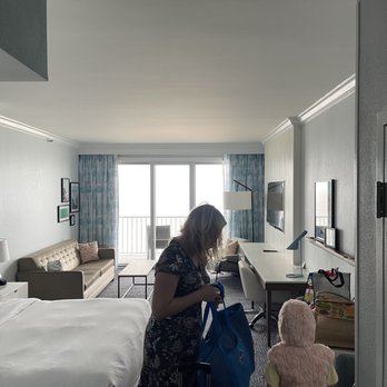 DoubleTree by Hilton Ocean City Oceanfront - King room - Hotels Near Me - Ocean City, Maryland