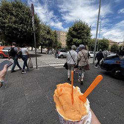 Crema & Cioccolato - Melon, limón and strawberry flavored gelato