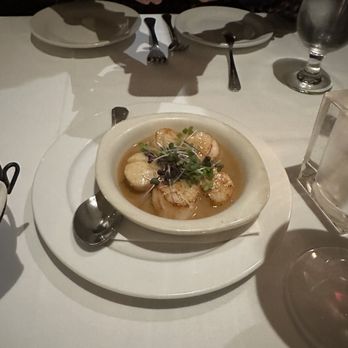 Madeline's - Amazing scallops - New American Near Me - Cambria, California