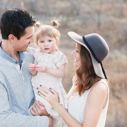 Chy Creative - The golden hour in Loveland, Colorado! This family session by Chy Creative captures the little moments that make a family whole!
