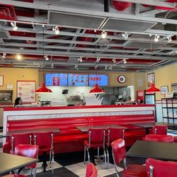 Freddy's Frozen Custard & Steakburgers - Tables were dirty and sticky
