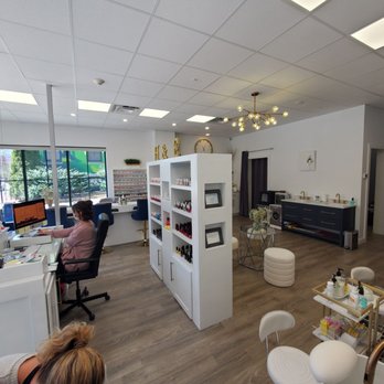 H&E Paint Bar - Nail Salons Near Me - Portland, Maine