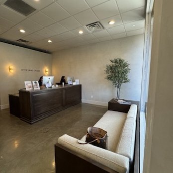 SEV Laser - the waiting area - Laser Hair Removal Near Me - Glendale, California SEV Laser - the waiting area - Laser Hair Removal Near Me - Glendale, California