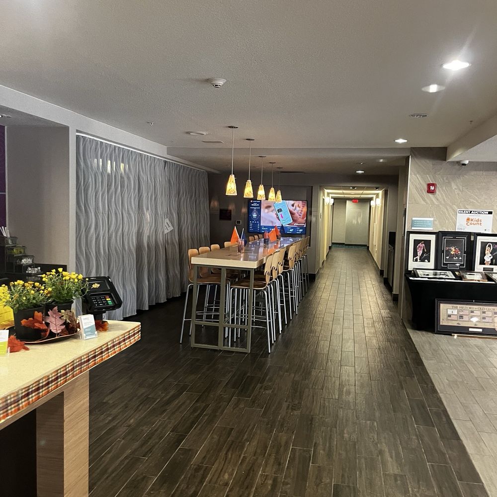 Home2 Suites by Hilton Gainesville Medical Center - Lobby - Hotels Near Me - Gainesville, Florida