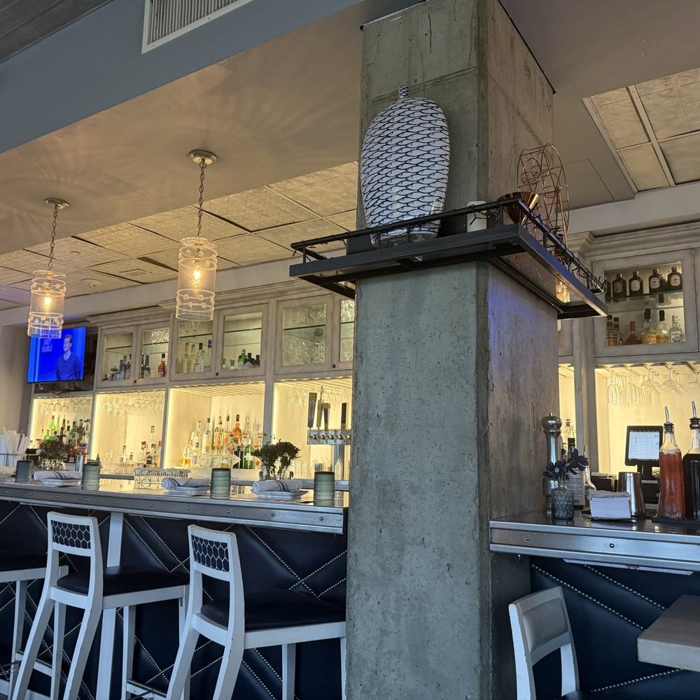 Hummingbird Bar & Kitchen - Bar - New American Near Me - Alexandria, Virginia Hummingbird Bar & Kitchen - Bar - New American Near Me - Alexandria, Virginia